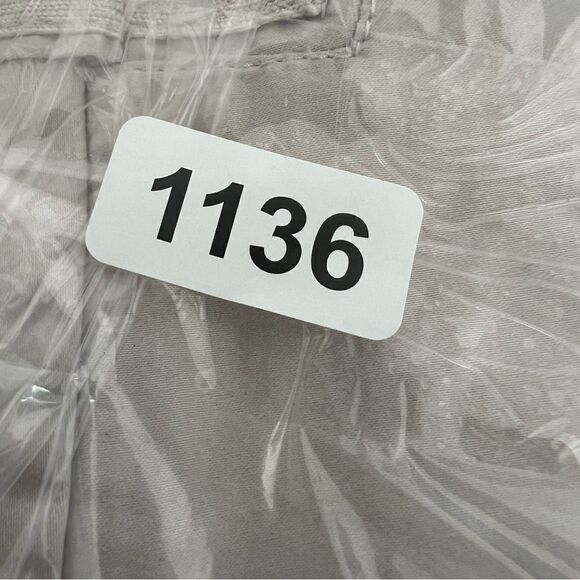 WHBM women’s size 4, slim Capri pants with pockets - Picture 5 of 5